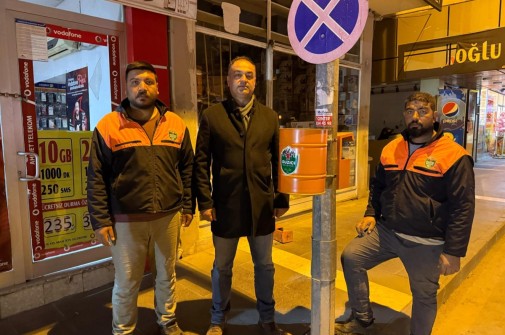 Çarşı Merkezindeki Çöp Kovaları ve İzmaritlikler Yenilendi