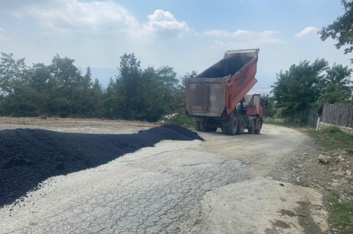 Yayla yollarımızda sıcak asfaltma çalışmaları başlamıştır.