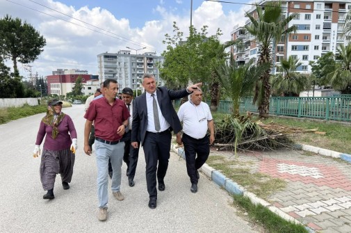 Mahallemizde bulunan Ömer Halisdemir Parkımızın temizlik, tamir ve bitki bakım işleri hızla devam ediyor