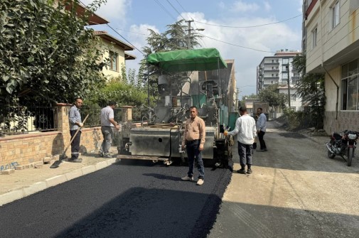 Koçlar Caddesinde asfaltlama çalışmalarımız başlamıştır.