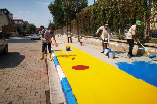 Cemal Algan Caddesinde yol - kaldırım bakım çalışmaları başlamıştır.