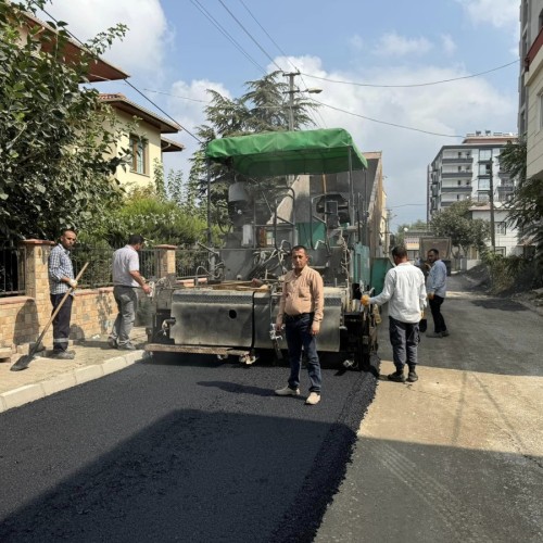 Koçlar Caddesinde asfaltlama çalışmalarımız başlamıştır.