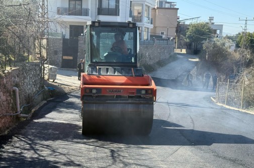 Haruniye - Karataşlık - Çatak Yolunda Asfalt Çalışmaları Başladı